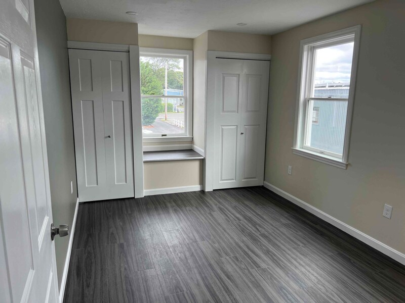 Primary Photo - 303 Dillingham Ave