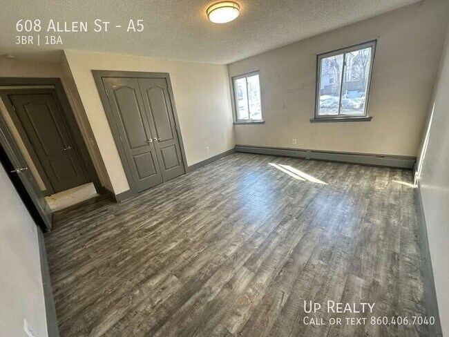 Foto del edificio - 608 Allen St