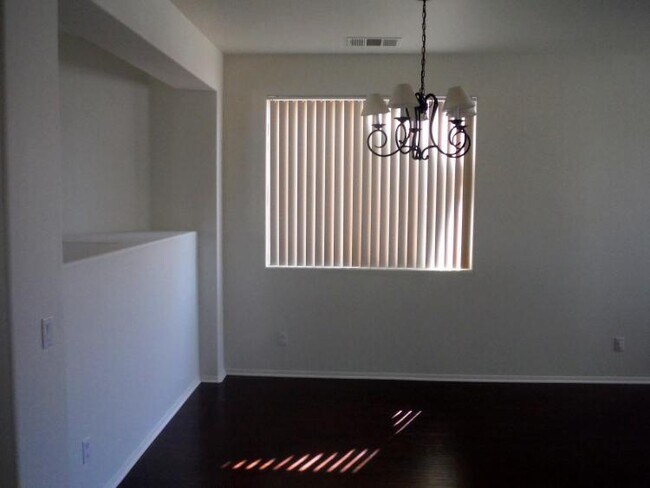 Foto del edificio - 44218 Amethyst St