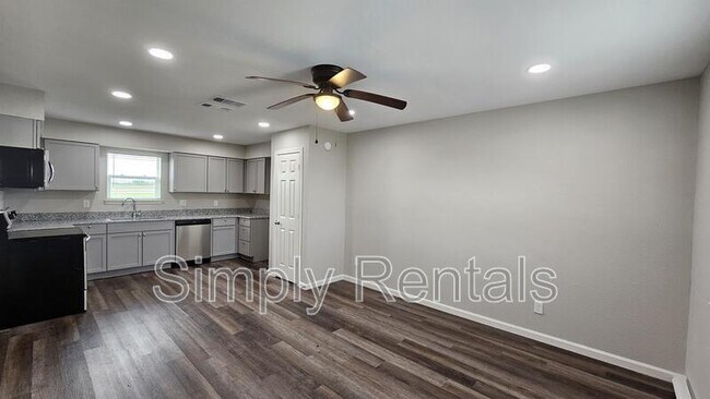 Foto del edificio - 11015 I-30 Frontage Rd