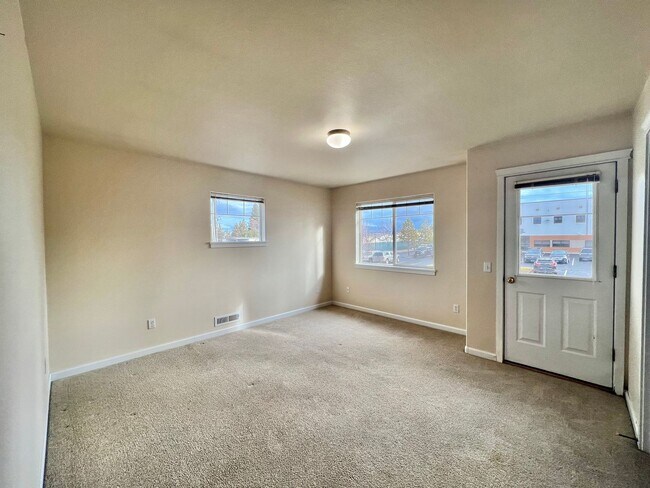 Foto del edificio - 63339 NW Britta St