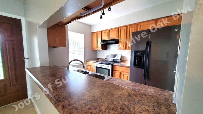 Building Photo - 325 Live Oak Blvd