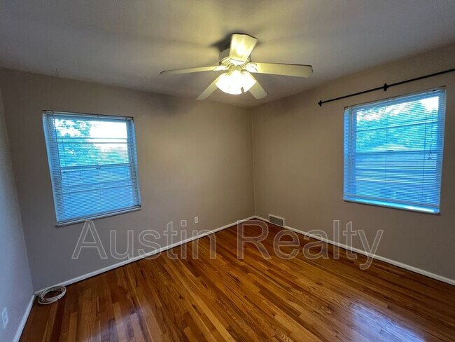 Foto del edificio - 1104 Ralph Terrace