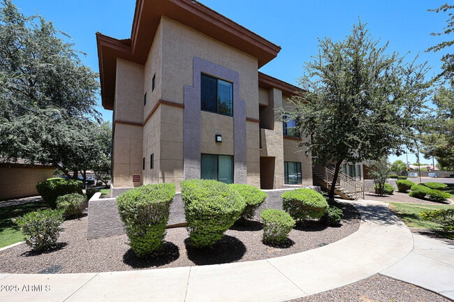Building Photo - 3330 S Gilbert Rd
