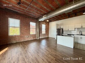 Building Photo - 204 Walnut St