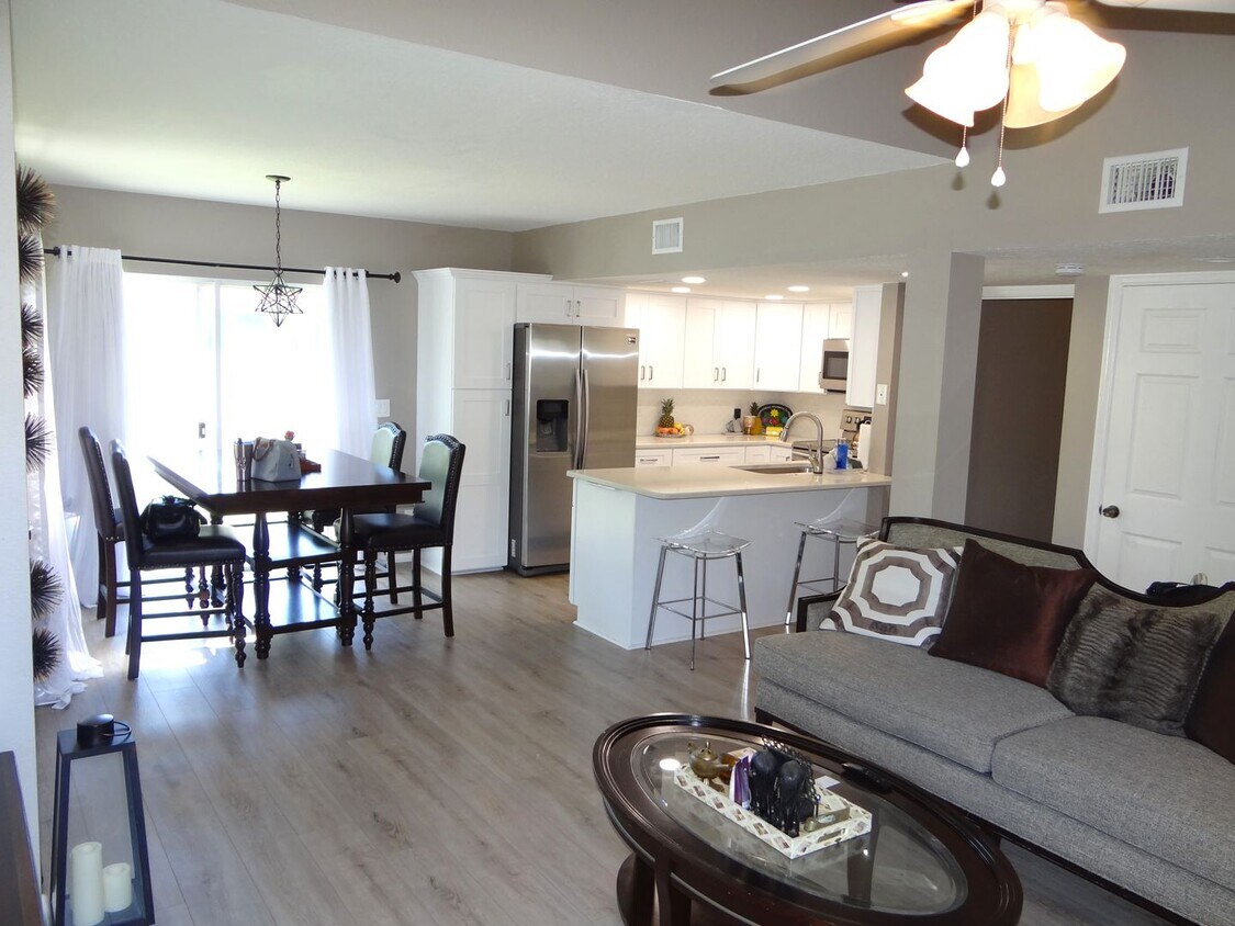 Primary Photo - 2 bed 2.5 bath home only 1.5 miles to the ...