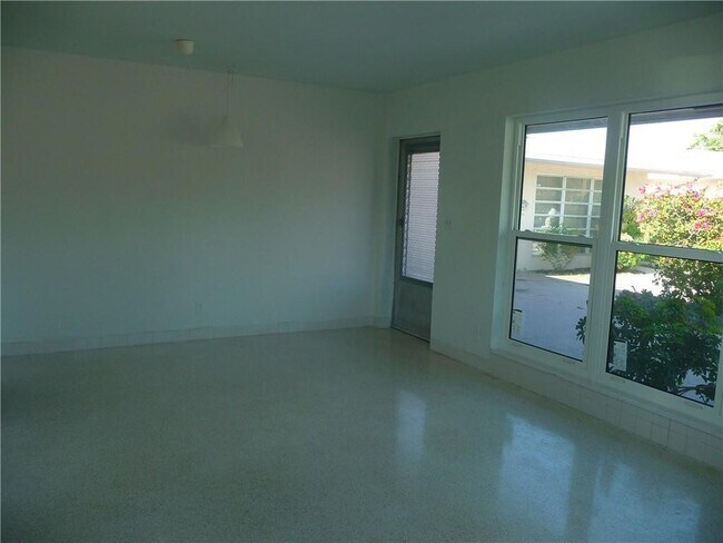 Foto del edificio - 1260 SE 3rd Ct