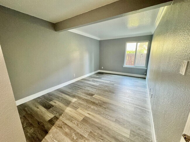Foto del edificio - Cozy 2 Bedroom 1 Bath Available 09/01/2025
