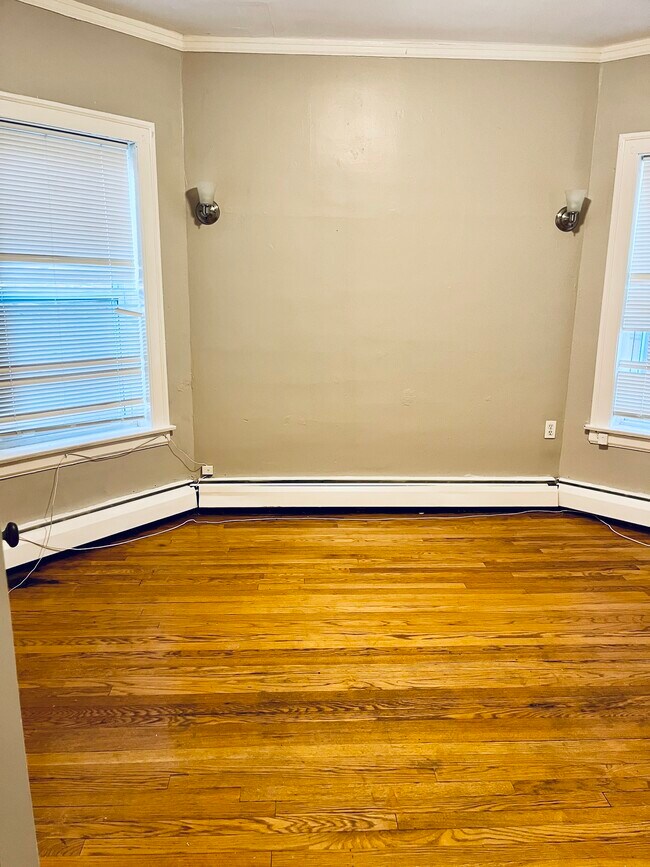 Building Photo - 6829 S Cornell Ave