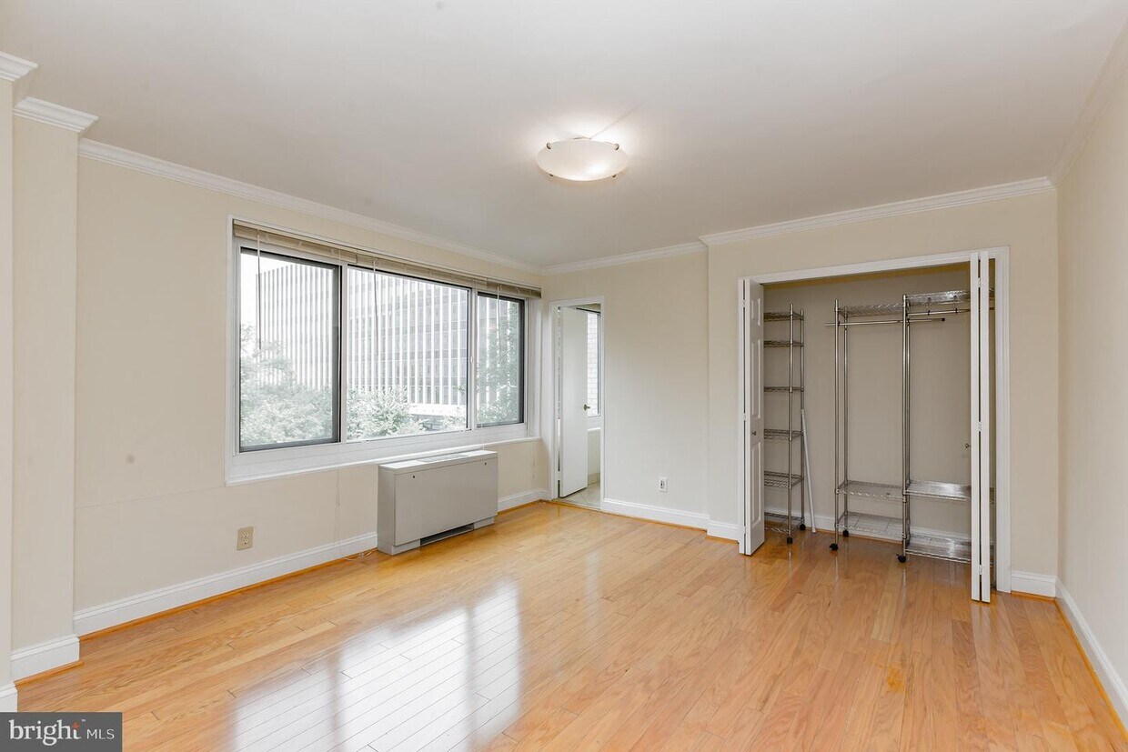 Primary Photo - 1330 New Hampshire Ave NW