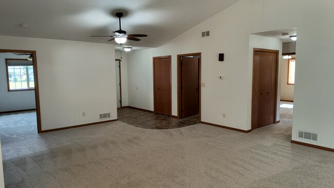 Building Photo - 120 Copper Village Cir