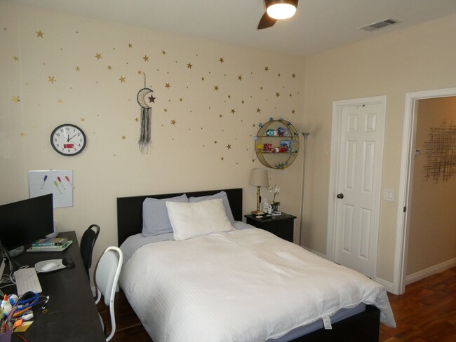 Building Photo - COMING SOON! 2 Bedroom Bridgeport Townhome...
