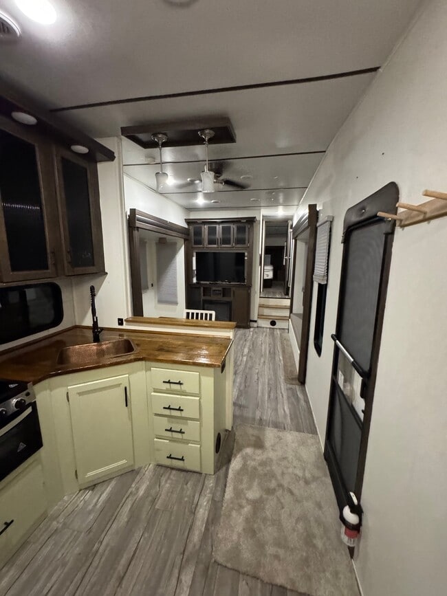 Building Photo - 11850 FL-24