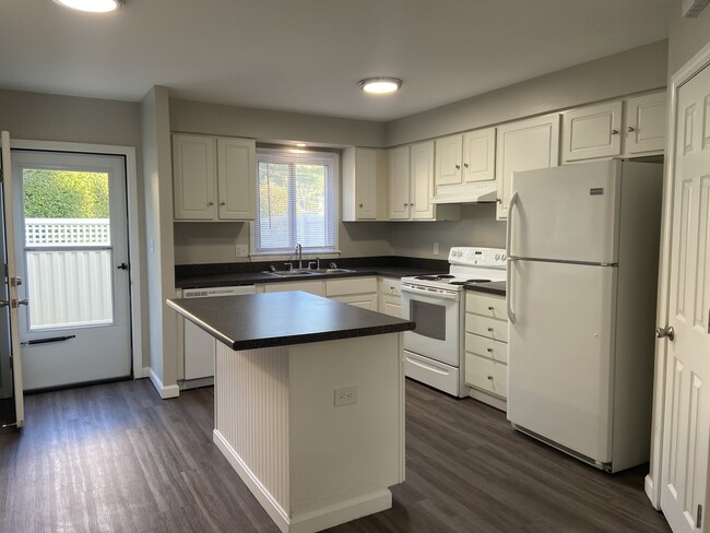 Creek Side Landings - Apartments in North Kingstown, RI | Apartments.com