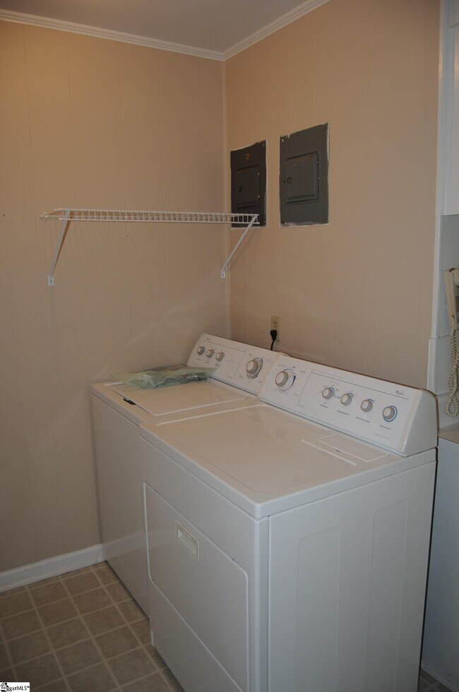 Building Photo - 608 Memorial Dr Ext