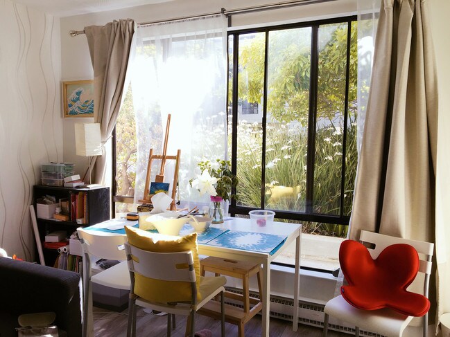 Sunny tipo estudio con una hermosa vista del patio - 5 Commodore Dr