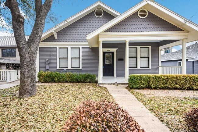 Building Photo - 609 Harthan St