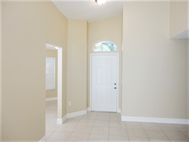 Building Photo - 820 Compass Circle