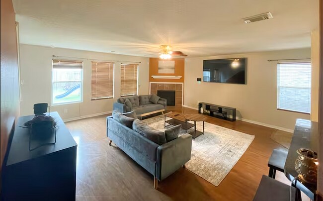 Foto del edificio - 20918 Foxwood Glen Ln