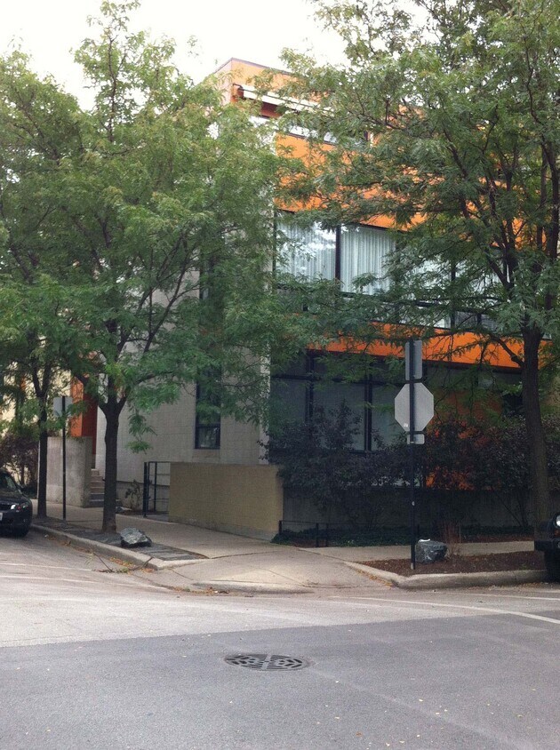Primary Photo - 839 N Hermitage Ave