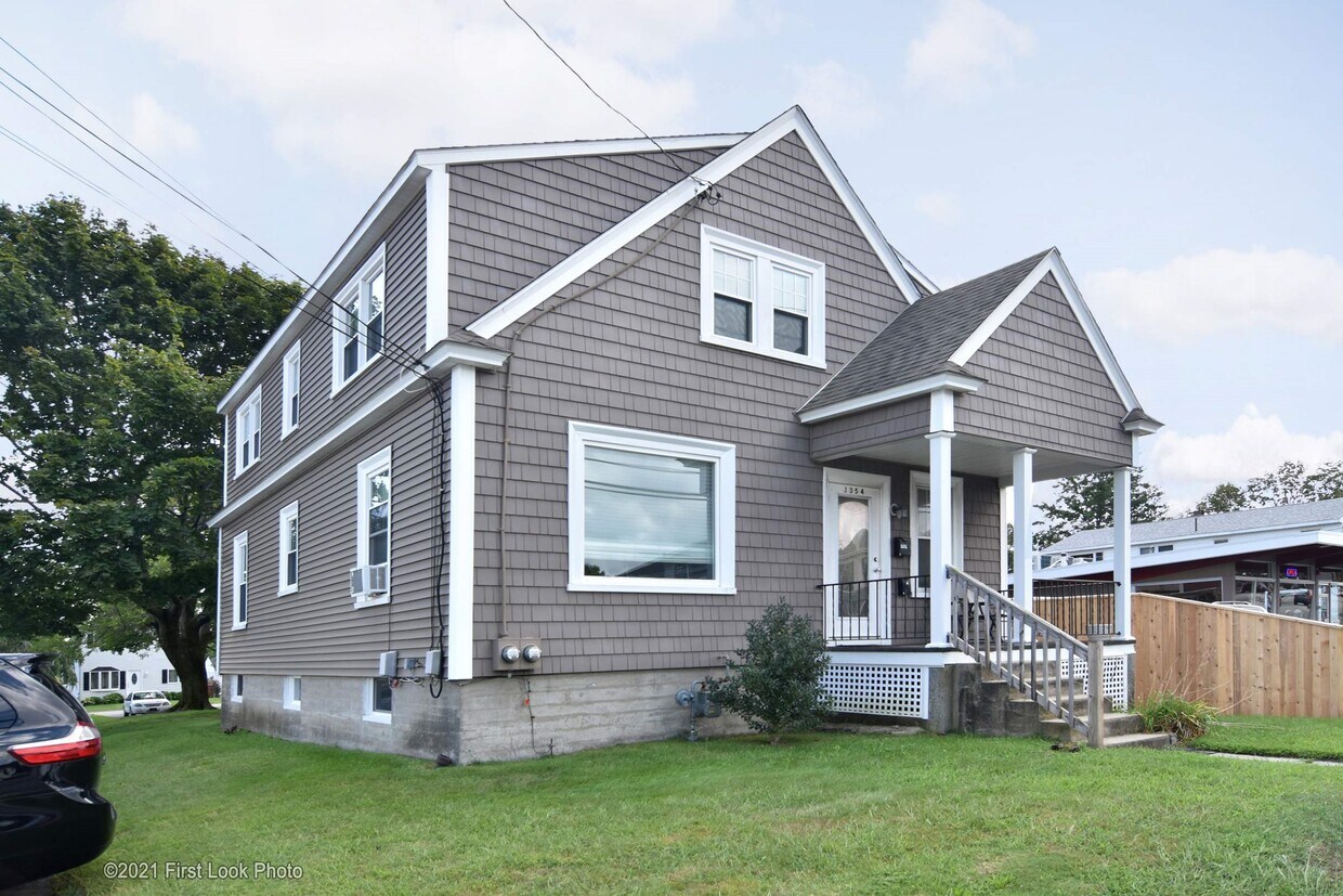 Primary Photo - 1354 Mineral Spring Ave