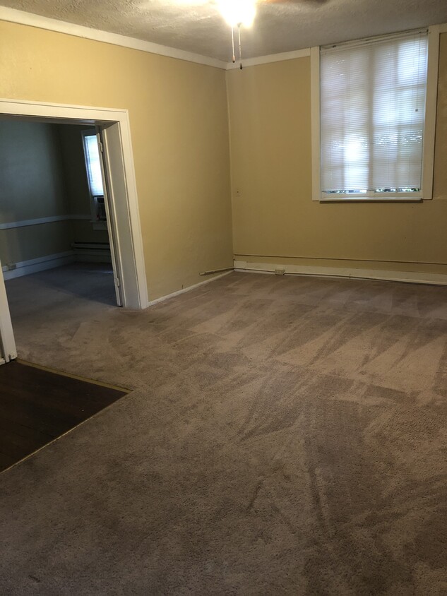 Living room - 2210 Miami St
