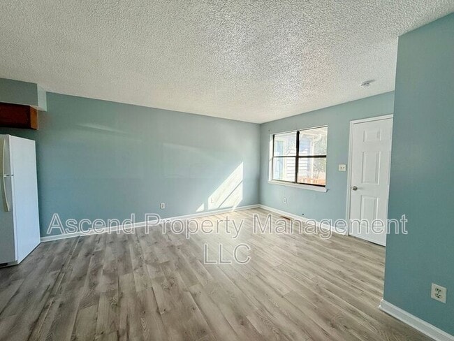 Building Photo - 2701 NW Georgetown Dr