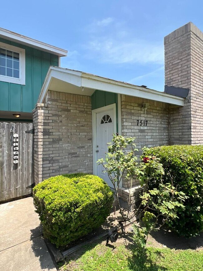 Foto del edificio - Nice 2 story townhome for rent in quiet ne...