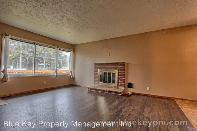 Building Photo - 3 br, 1 bath House - 8024 SE Francis Street