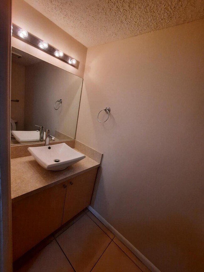 Foto del edificio - 1440 N Lawnwood Cir