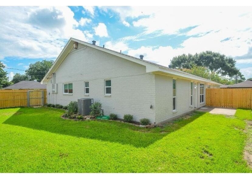 Primary Photo - 6315 Bowers St