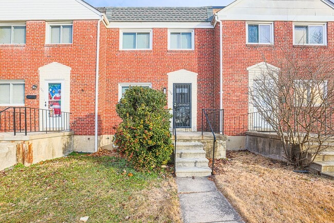 Building Photo - RENOVATED PARKVILLE TOWNHOME 3BR 1.5BA