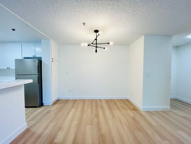 Building Photo - ven141