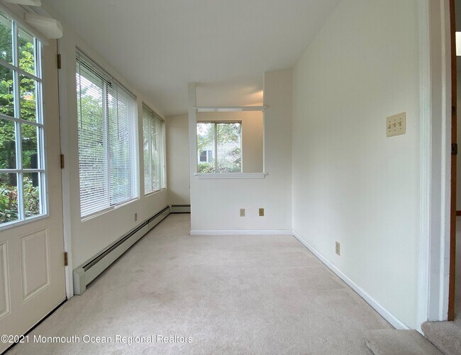 Building Photo - 917 4th Ave