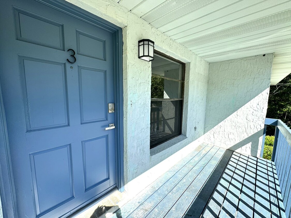 Primary Photo - Renovated 2 Bedroom / 1 Bathroom Apartment