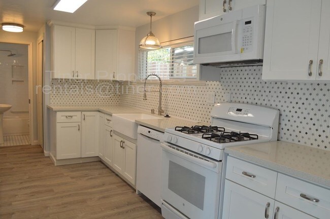 Building Photo - Beautifully Updated Casita in Sacramento