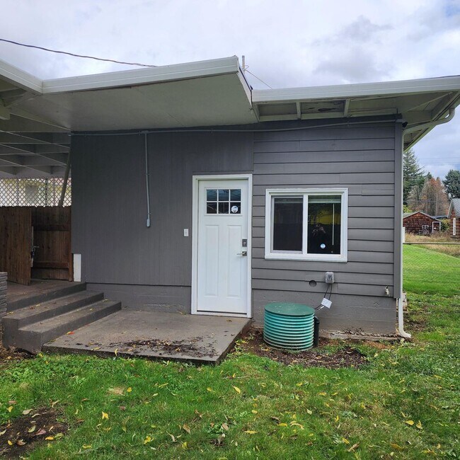 Foto del edificio - Great 2 Bed 1 Bath Home with Detached Offi...