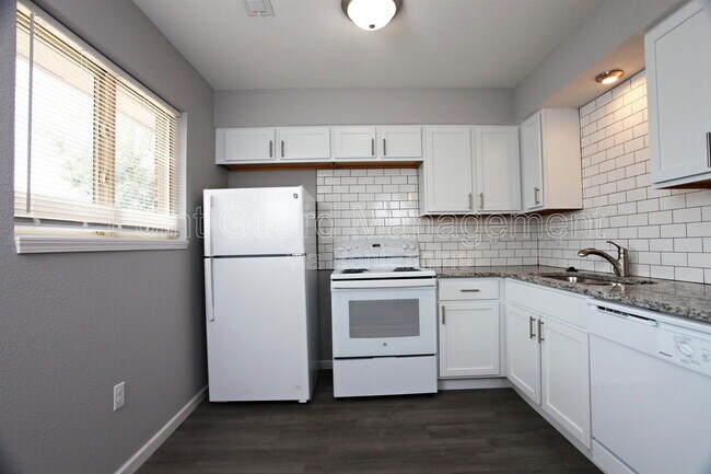 Foto del edificio - 7335 W Newell St