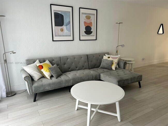 Foto del edificio - 19390 Collins Ave