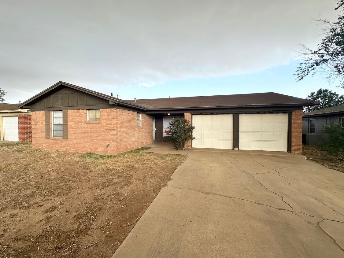 Primary Photo - 3 Bed 2 Bath Ready To Rent ASAP!