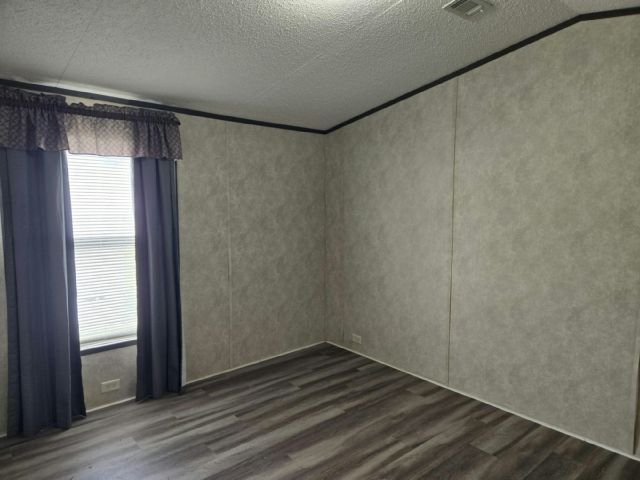 Foto del edificio - 76 Stebbins Dr