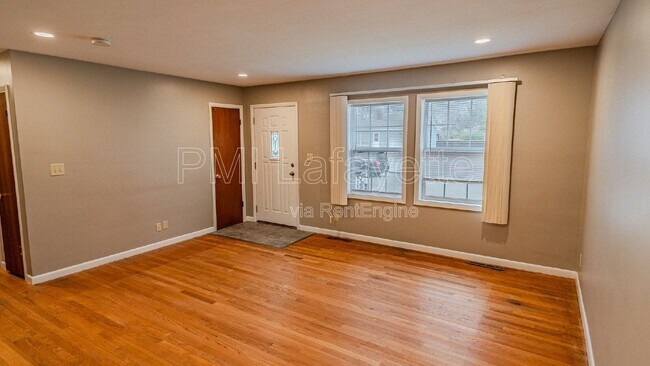 Building Photo - 2454 Poplar Ln
