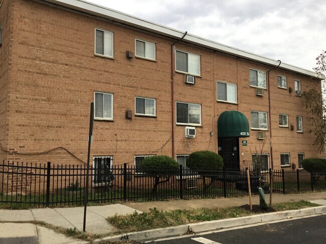 El edificio - 400 51st St SE