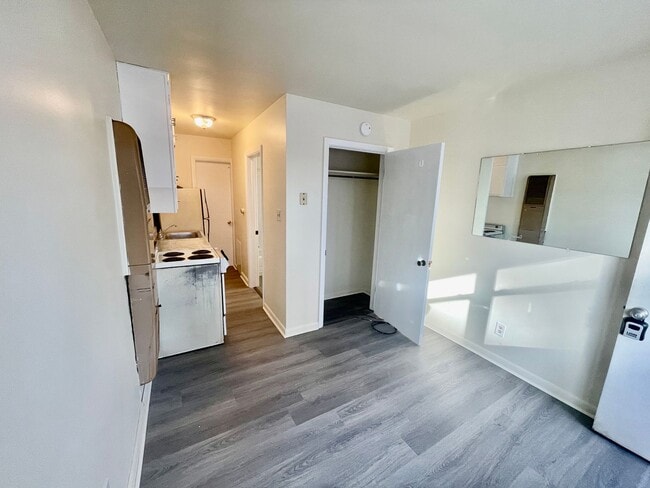 Foto del edificio - 1003 Basilone Dr