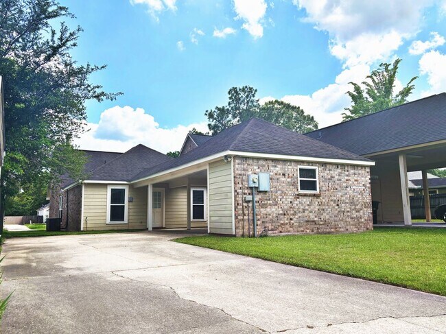 Foto del edificio - 1741 Twisted Oak Ln