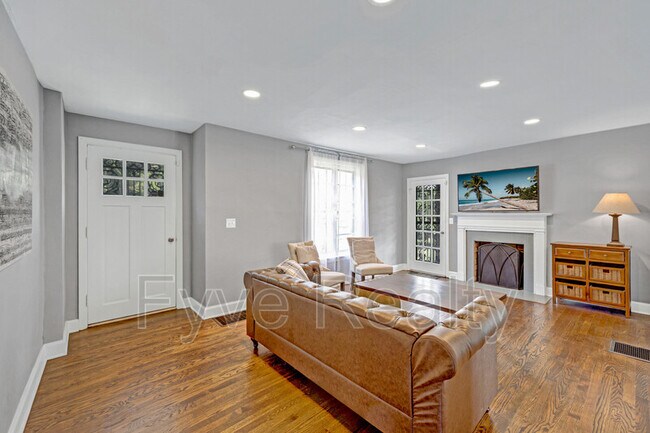 Building Photo - 1804 Hailey Ave
