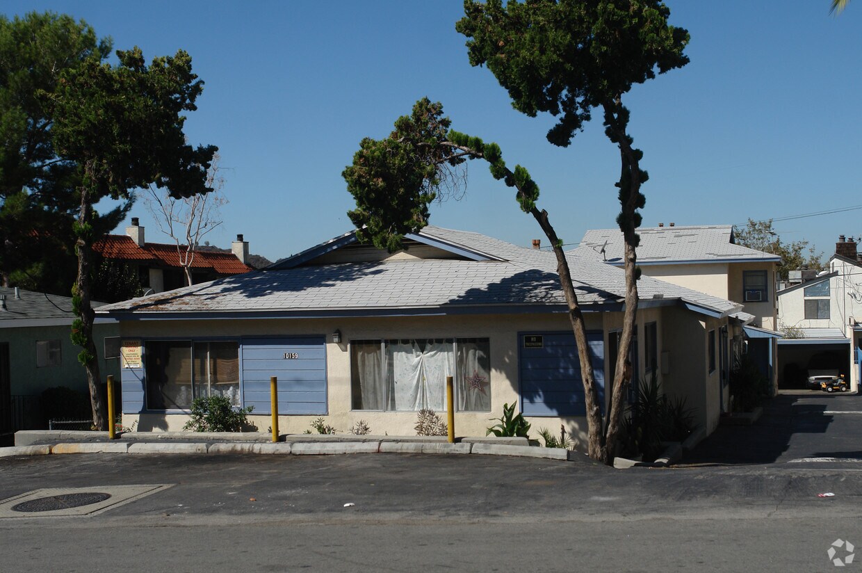 Building Photo - 10159-10165 Samoa Ave