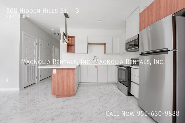 Foto del edificio - 908 Hidden Hls St