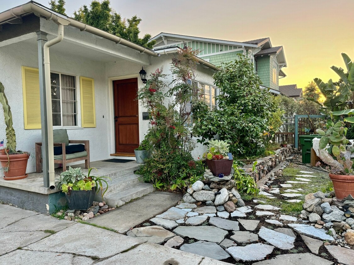 Primary Photo - 3243 Mountain View Ave
