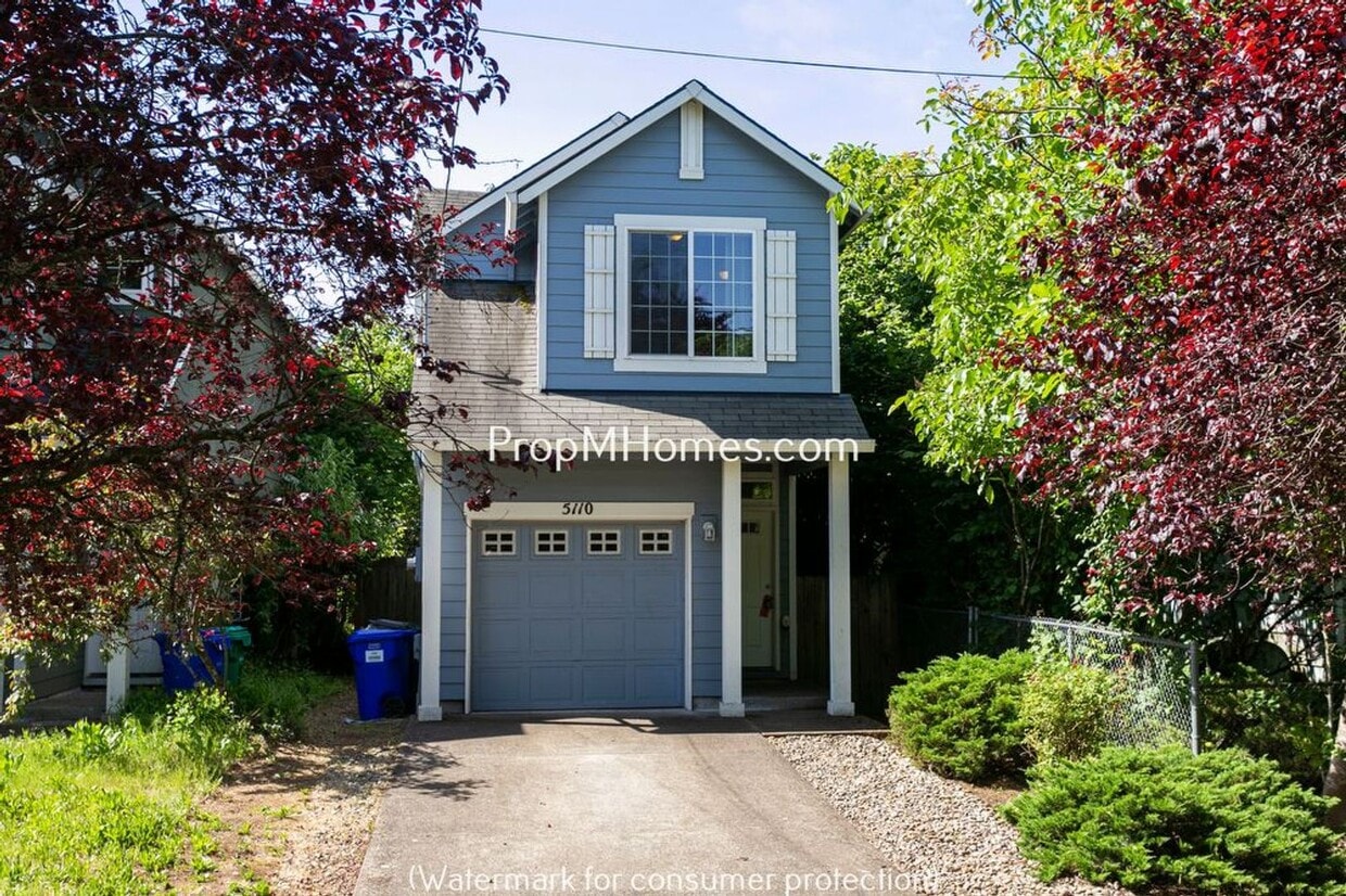 Adorable Three Bedroom Home In SE Portland - With A Spacious Backyard! - Adorable Three Bedroom Home In SE Portland - With A Spacious Backyard!